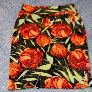 Woman’s LuLaRoe Cassie pencil skirt, size L